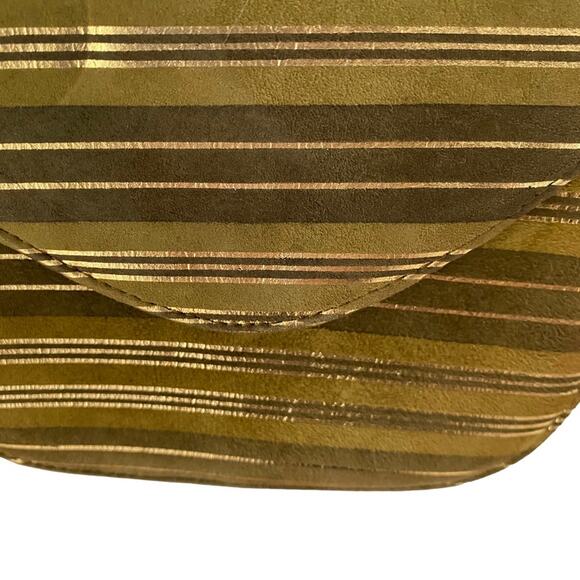 Captiva Vintage Gold Metallic Leather olive green Ouse with detachable strap - Picture 4 of 11